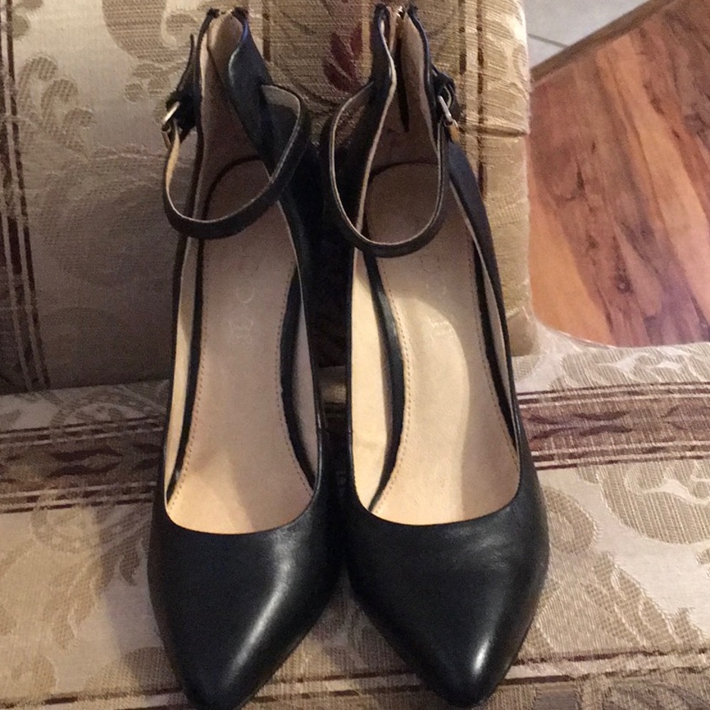 Sexy Black Aldo Pumps